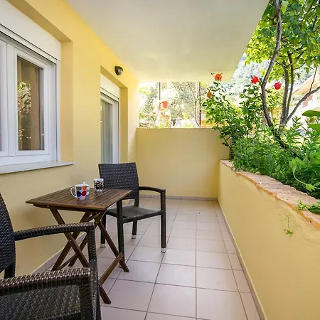 Apartament Antheon *